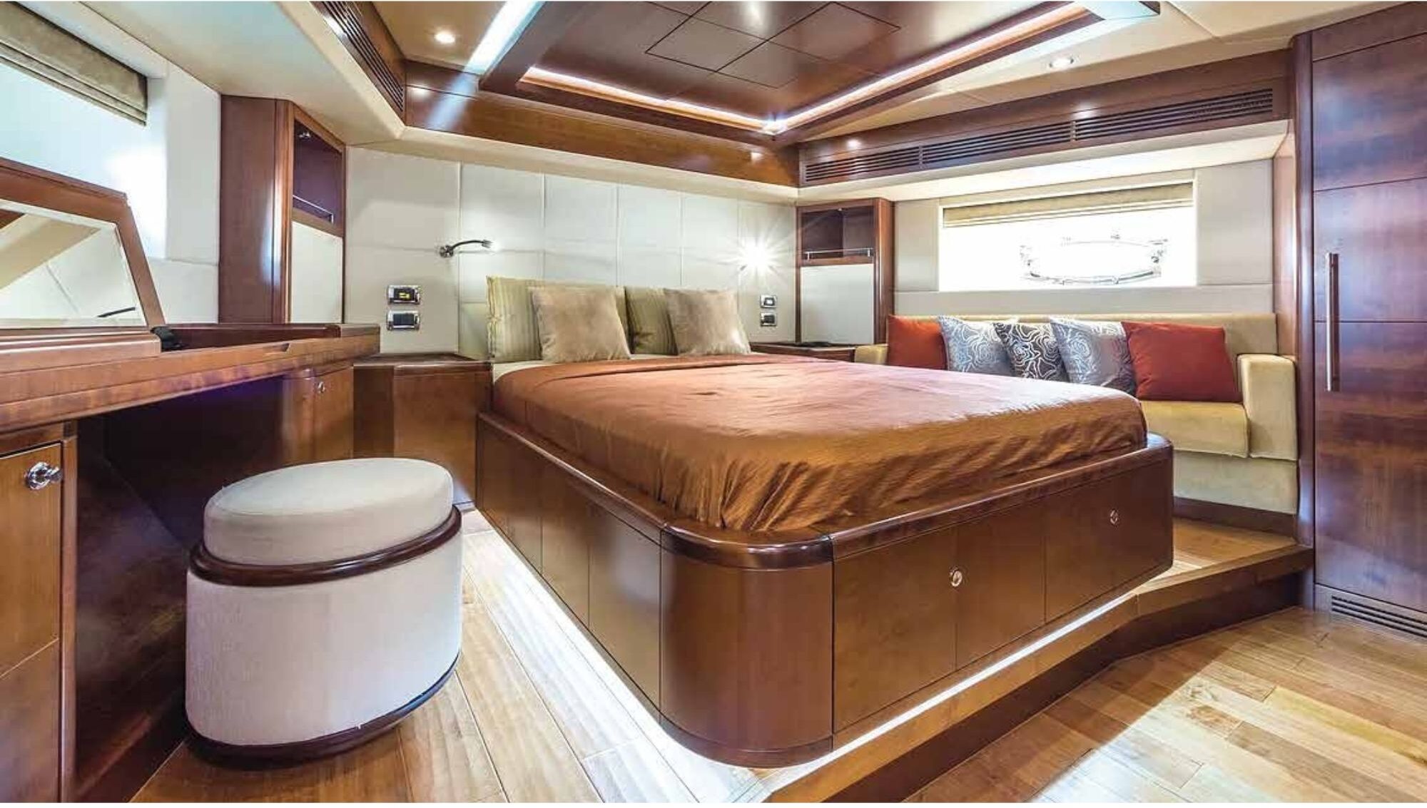 88ft yacht outer deck